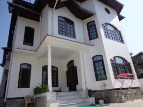Corner Stone Villa